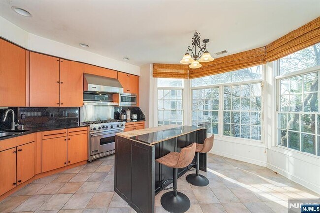 Building Photo - 115 Kensington Ln