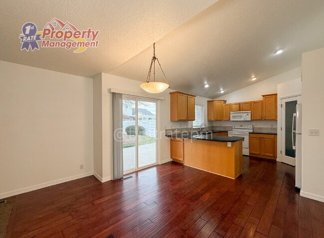 Building Photo - 1923 N Tyra Ave