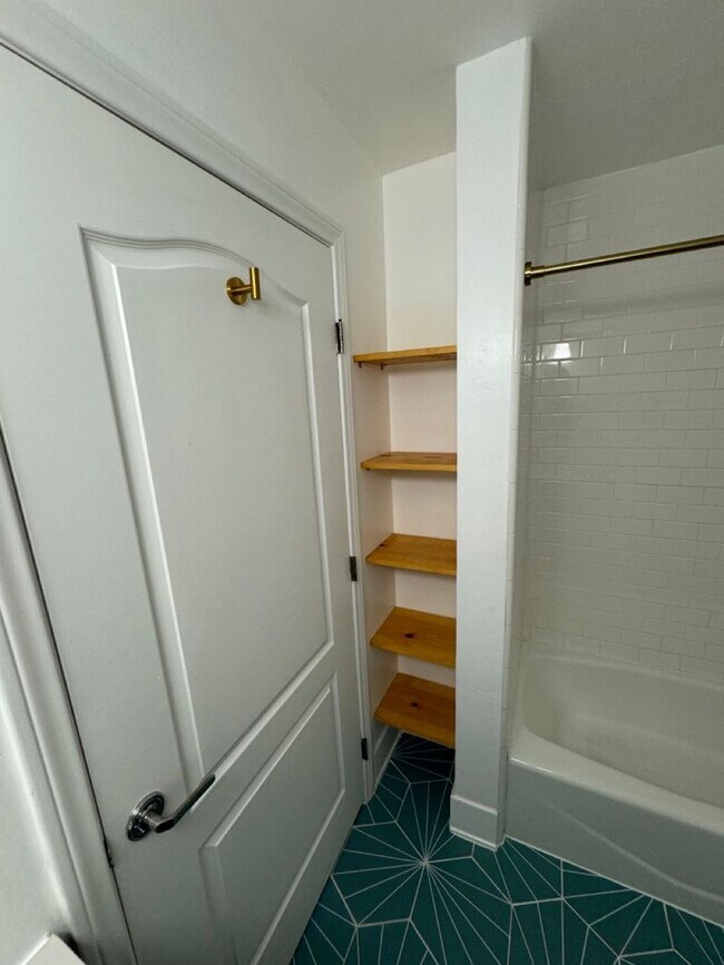 Building Photo - Amazing 4 Bedroom 2 Bath Condo in the heart of North Park!