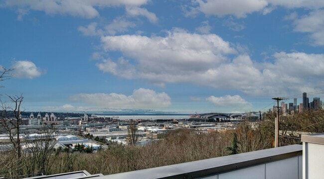 Building Photo - 2Bd/2Ba Seattle Townhouse