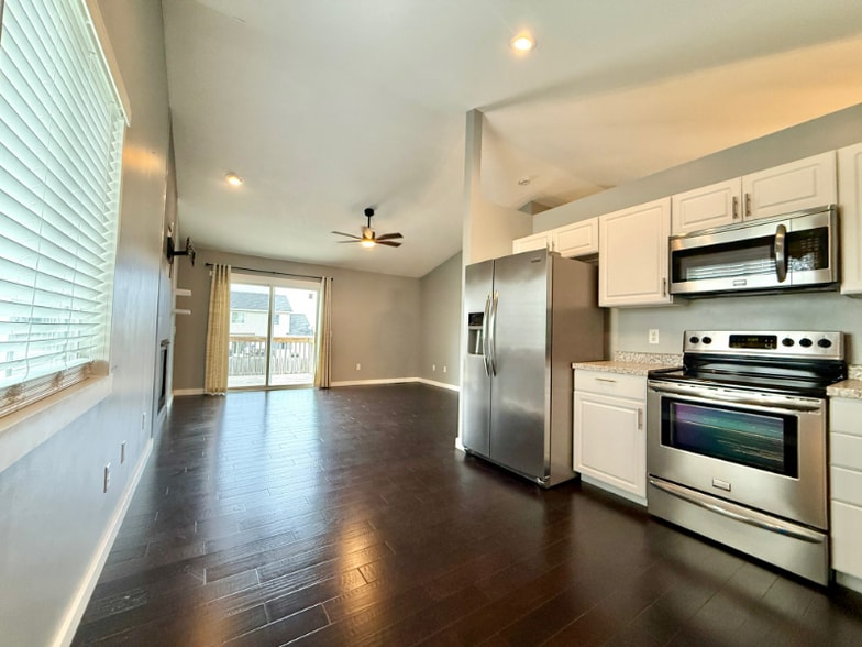 Building Photo - 505 SE Pleasant View Dr