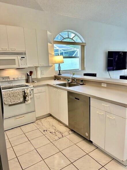 Building Photo - 670 NW 154th Ave