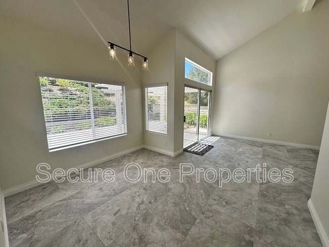 Building Photo - 1740 Amarelle St