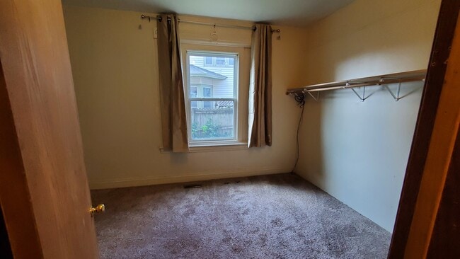 Building Photo - 217 E King St