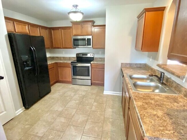 Building Photo - Now Leasing a 4-bedroom 2 bath home on Olive Branch