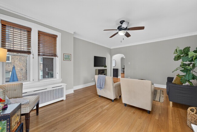 Building Photo - 414 S Harvey Ave