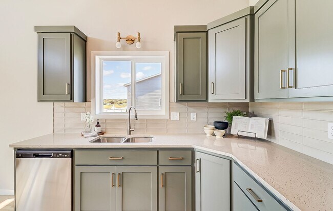 Building Photo - 3 Bed 2 Bath Single Family Home