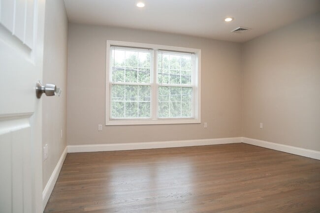 Building Photo - Newly Built 6br/3ba- Steps away from PC!