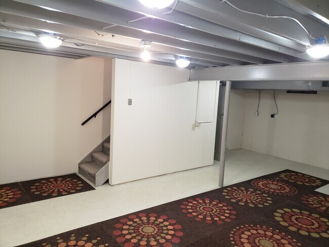 Building Photo - 5825 Balsam Rd