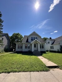 Building Photo - Great 3 Bed 1 Bath close to Water St. and UWEC! Available June 1st!