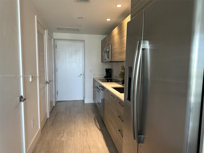 Building Photo - 121 NE 34th St