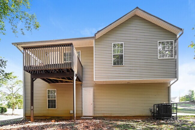 Building Photo - 40 Hunters Ridge Ct