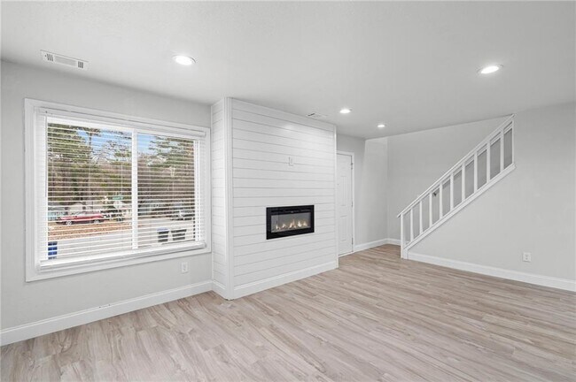 Building Photo - 1342 N Hampton Rd