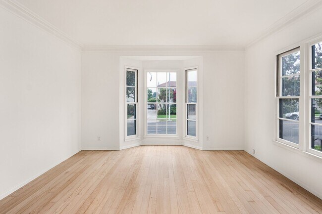 Building Photo - Spacious 1-Bedroom 1-Bath apartment in Los Feliz