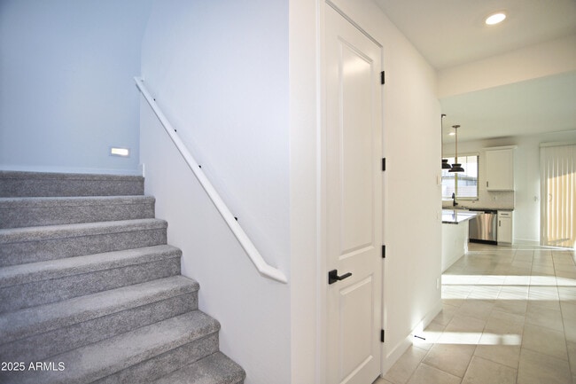 Building Photo - 773 W Lark Dr