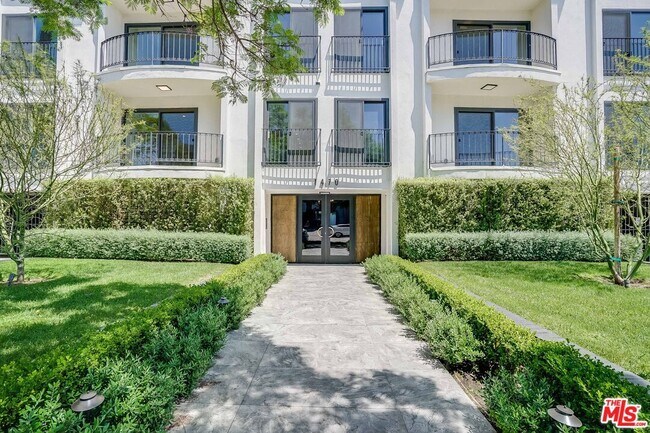 Building Photo - 1470 Rexford Dr