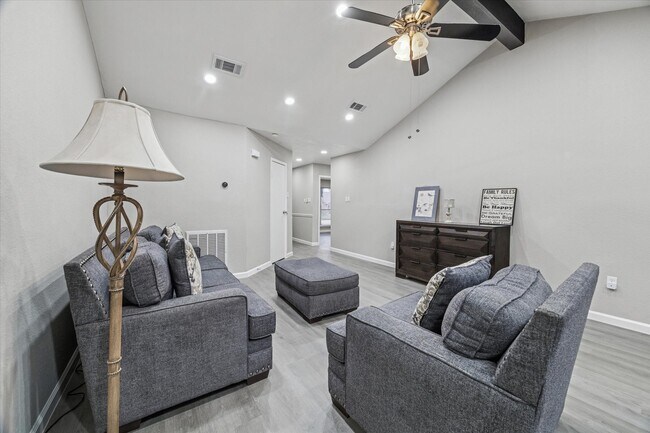 Building Photo - 4934 Deerwood Cir