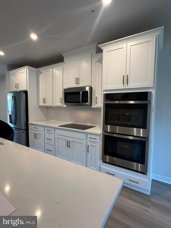 Building Photo - 43799 Middleway Ter