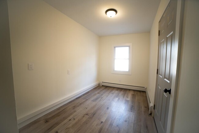 Building Photo - 206 48th St