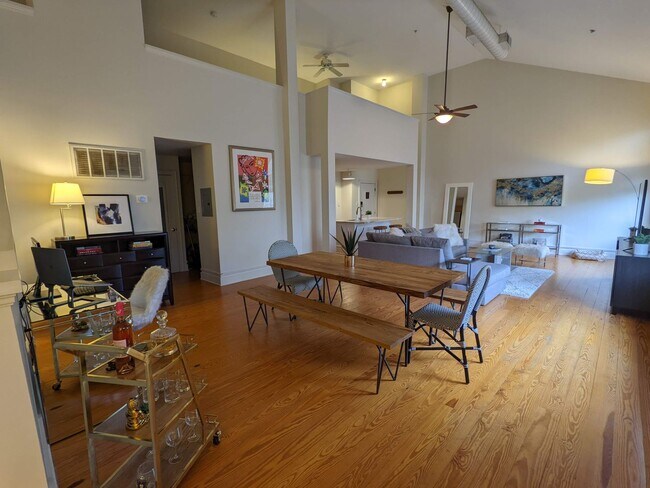 Building Photo - Beautiful furnished Penthouse loft in Elizabeth!