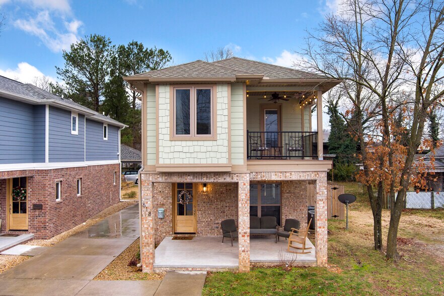 Primary Photo - 618 W Poplar St