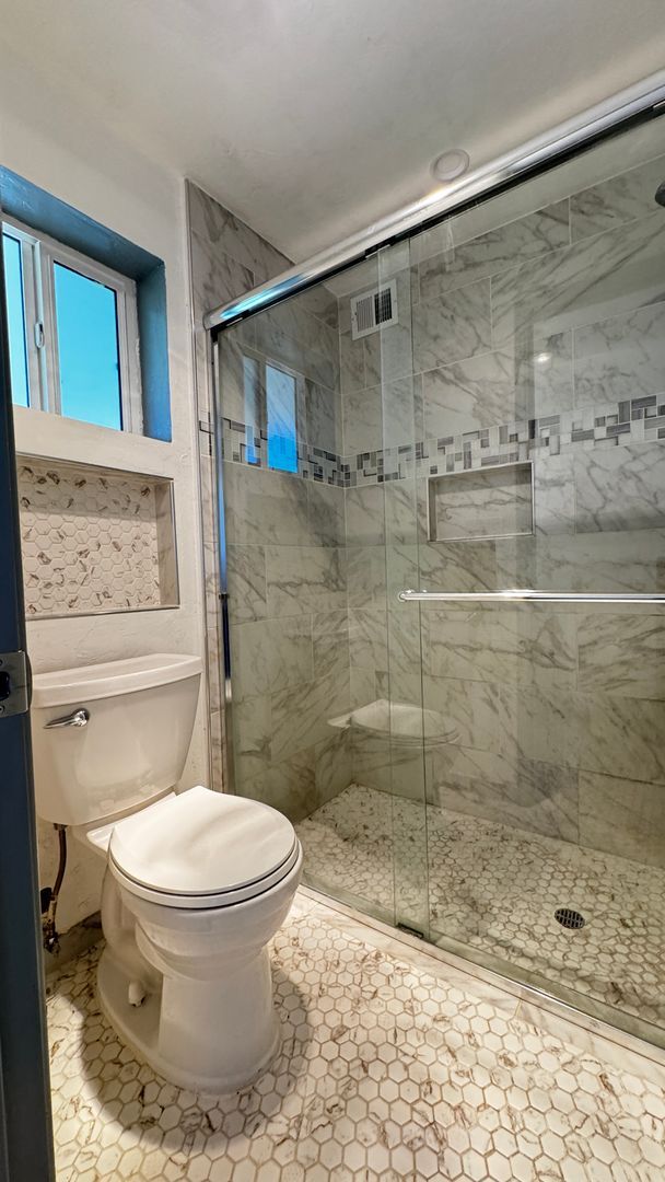 Building Photo - Eastside (Broadway/Harrison) 3 bedroom, 2 bath home, 2 car garage with workshop/storage, a/c and ...