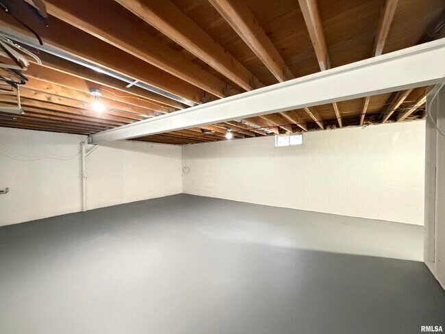 Building Photo - 122 W Morningside Dr