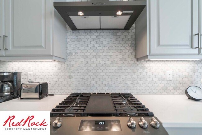 Building Photo - 2 Bedroom Fully Furnished Home In Sun River Community for 55 years and older with a firm 6 Month ...