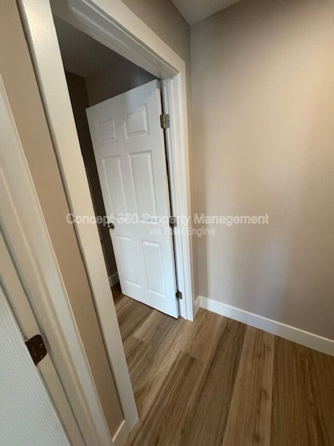 Building Photo - 1421 Obispo Ave