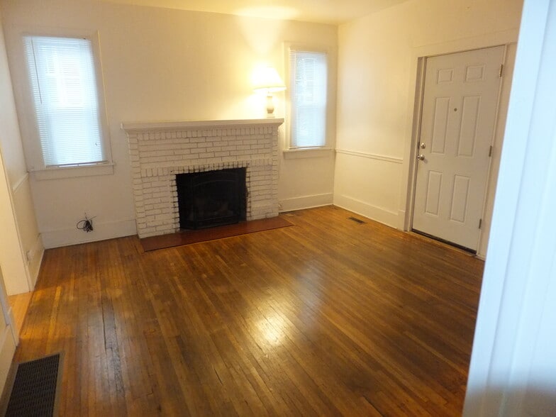 Living room entry - 1401 University Ave