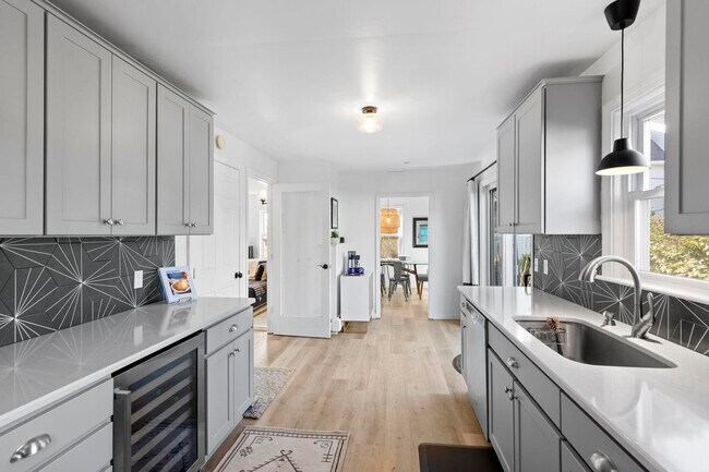 Building Photo - 16 Oceanview Ave
