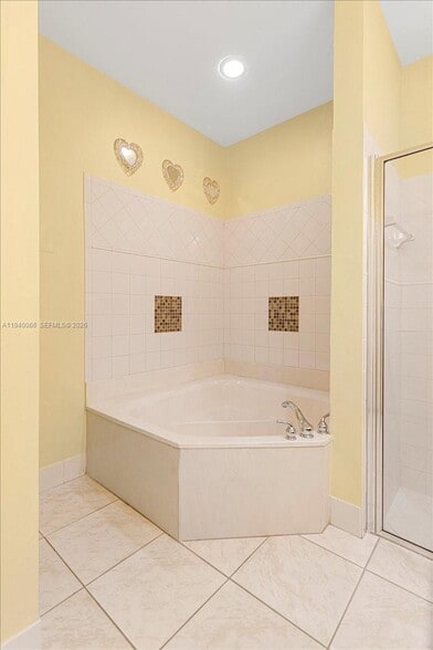 Building Photo - 7620 S Aragon Blvd