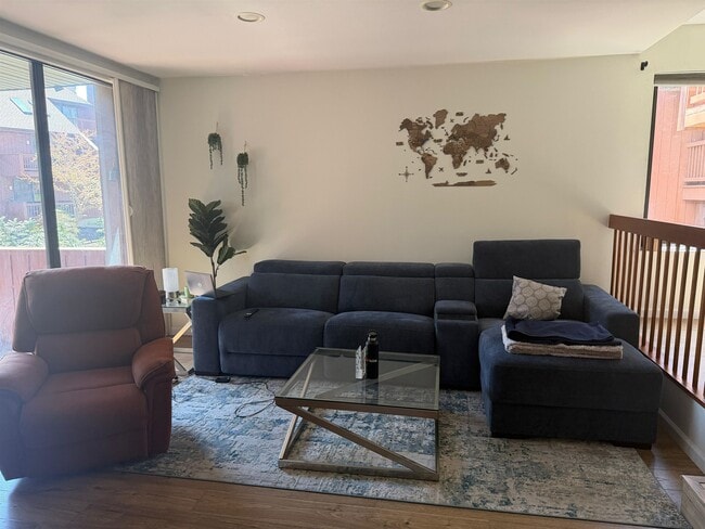 Building Photo - 507 Teal Plaza