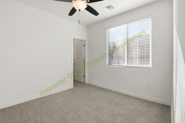 Building Photo - Modern Gilbert Lakeview Townhome in The Lakes at Annecy