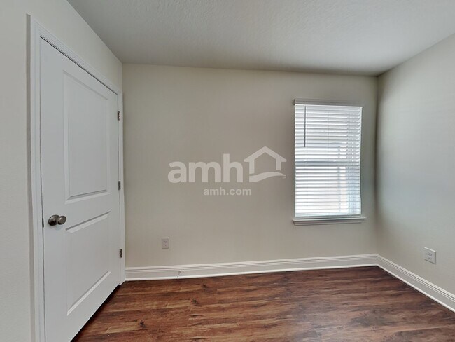 Building Photo - 27273 St Andrews Ave