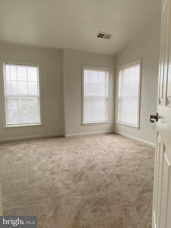 Building Photo - 5633 Sheals Ln