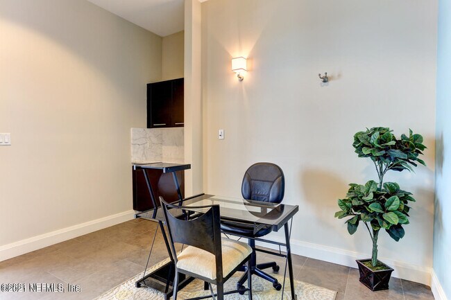 Building Photo - 1431 Riverplace Blvd