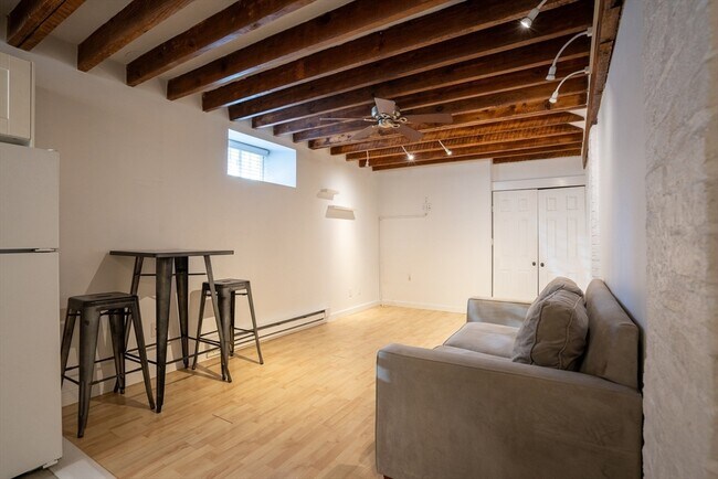 Building Photo - 12 Pearl St