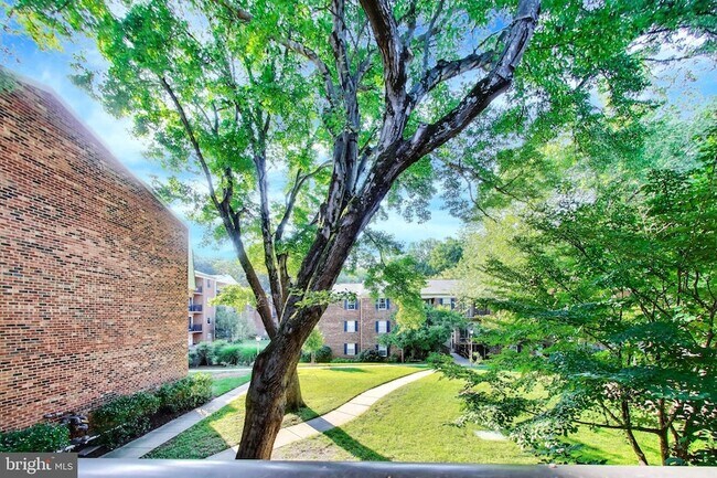 Building Photo - 862 College Pkwy