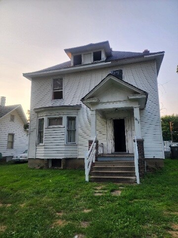 Primary Photo - 1042 W Prairie Ave