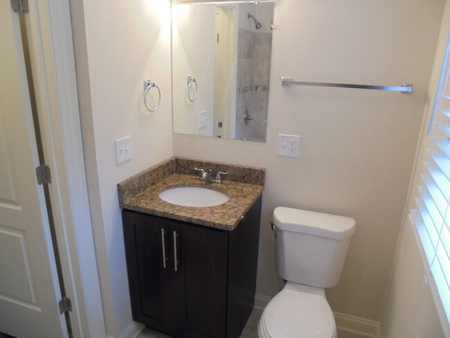 Building Photo - 408 W Sunset Rd