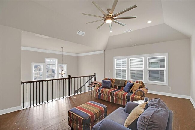 Building Photo - 3000 Smyrna Grove Dr