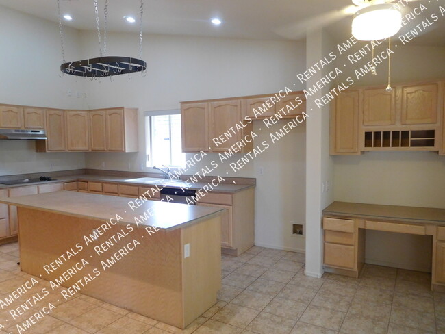 Building Photo - 5747 N 105th Ln