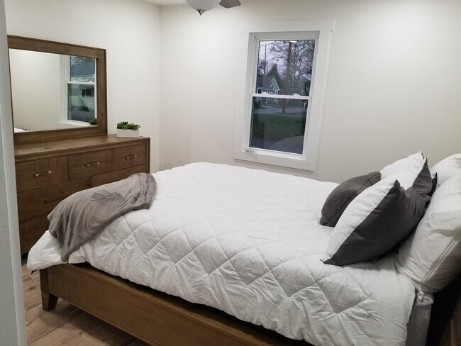 Building Photo - 2 Bigby St