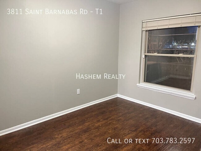 Building Photo - Lovely Updated 2 Bedroom 1 Full Bath Groun...