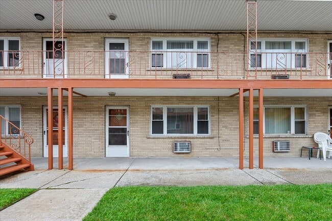 Building Photo - 6200 W 64th Pl