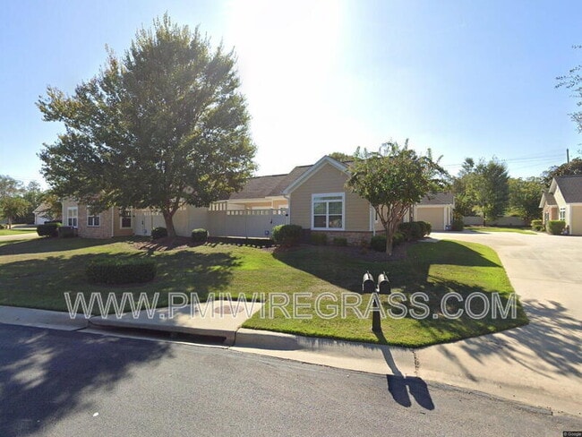 Building Photo - 306 Hidden Creek Cir