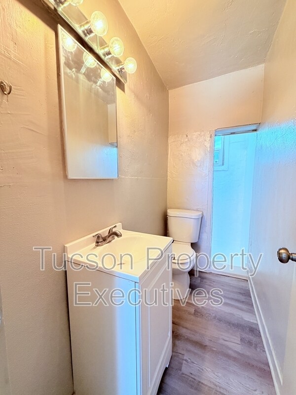 Building Photo - 234 E 32nd St