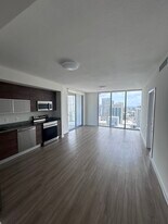 Building Photo - 142 SW 5th Ave