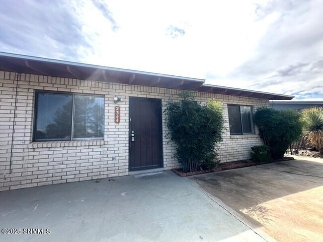 Primary Photo - 2344 Saturn Cir